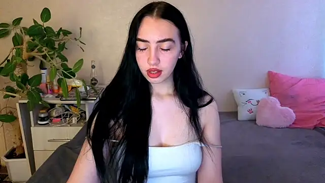 Snapshot of WildKittenX_ chatting on June 20, 4:06 am WildKittenX online show from June 20, 4:06 am