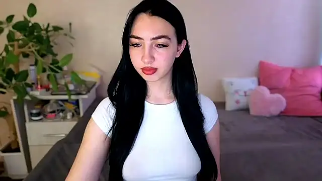 Snapshot of WildKittenX_ chatting on June 28, 4:08 am WildKittenX online show from June 28, 4:08 am