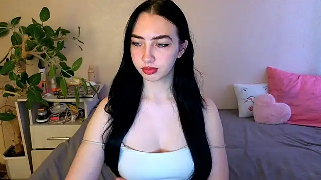 Snapshot of WildKittenX_ chatting on June 19, 4:07 am WildKittenX online show from June 19, 4:07 am