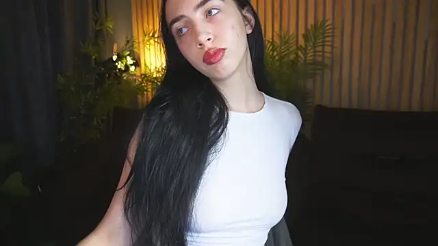 Snapshot of WildKittenX_ chatting on October 24, 5:39 am WildKittenX online show from October 24, 5:39 am