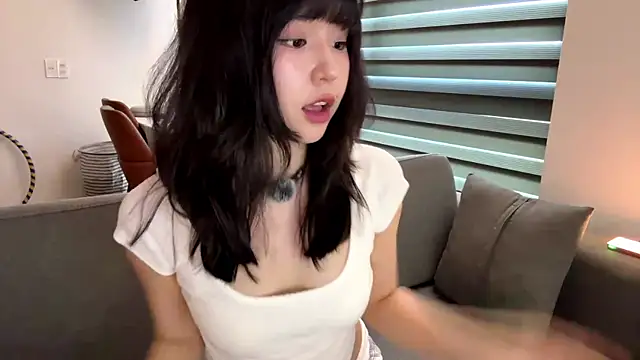 melana love online show from April 4, 10:00 am