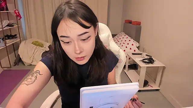 Snapshot of ka00ru_chan chatting on February 6, 9:05 am ka00ru chan online show from February 6, 9:05 am