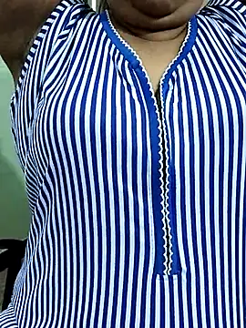 Snapshot of abinaya26 chatting on February 8, 6:27 pm abinaya26 online show from February 8, 6:27 pm