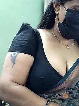 Snapshot of abinaya26 chatting on February 1, 7:17 am abinaya26 online show from February 1, 7:17 am