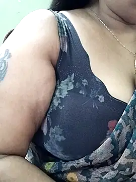 Snapshot of abinaya26 chatting on February 15, 11:42 am abinaya26 online show from February 15, 11:42 am