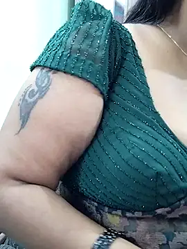 Snapshot of abinaya26 chatting on February 6, 6:53 am abinaya26 online show from February 6, 6:53 am