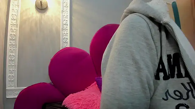 Snapshot of Bonniie_22 chatting on December 5, 3:43 pm Bonniie 22 online show from December 5, 3:43 pm