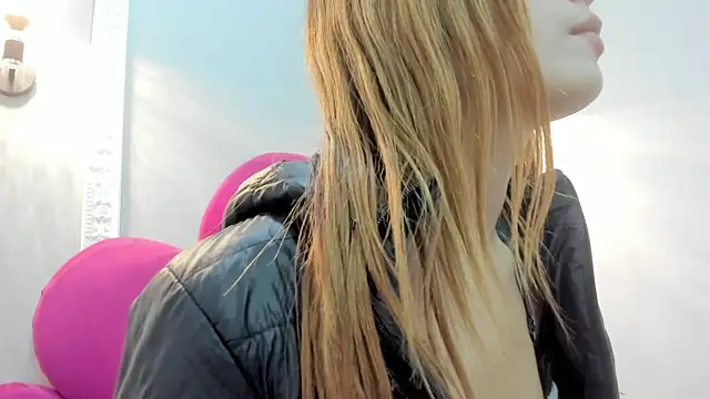 Bonniie 22 online show from February 7, 8:28 pm