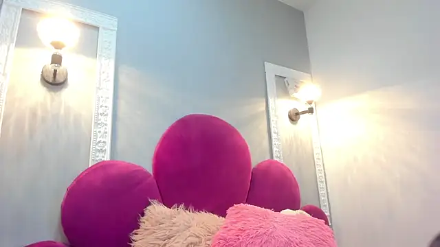 Bonniie 22 online show from April 7, 7:59 pm