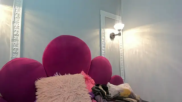 Snapshot of Bonniie_22 chatting on October 31, 1:52 pm Bonniie 22 online show from October 31, 1:52 pm