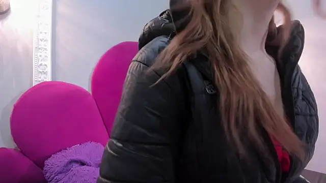 Bonniie 22 online show from December 19, 2:30 pm