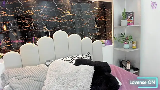 Snapshot of Bonniie_22 chatting on March 10, 3:52 pm Bonniie 22 online show from March 10, 3:52 pm