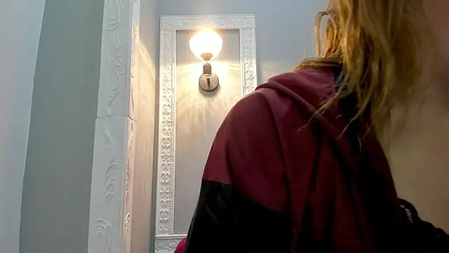 Bonniie 22 online show from February 6, 8:38 pm