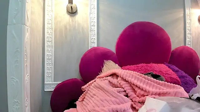 Bonniie 22 online show from March 21, 6:56 pm