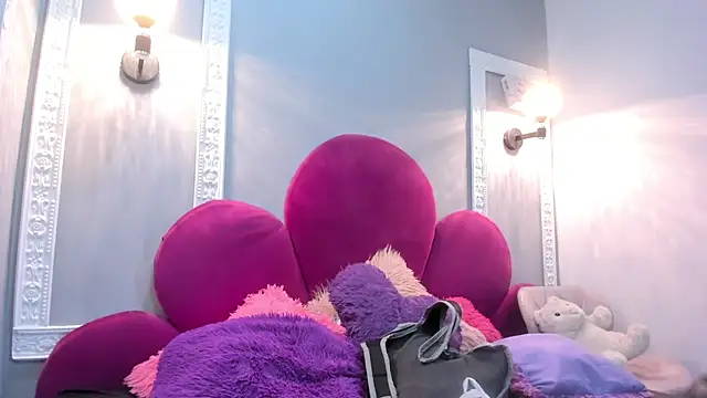 Bonniie 22 online show from April 9, 7:20 pm