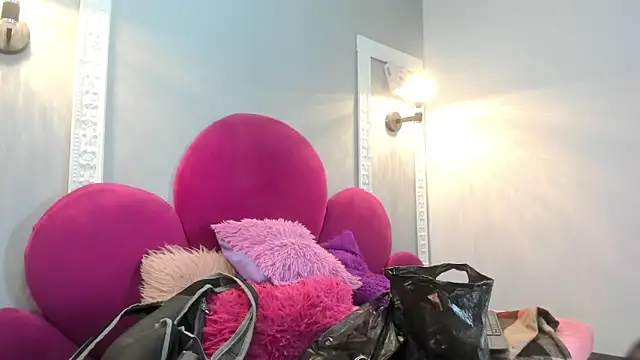 Bonniie 22 online show from April 14, 7:19 pm