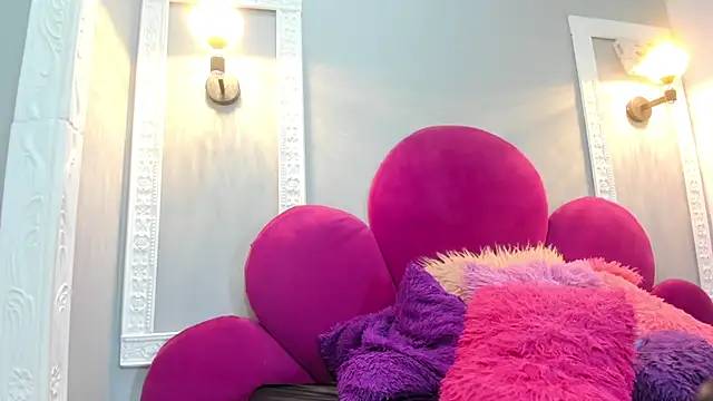 Bonniie 22 online show from April 8, 8:32 pm