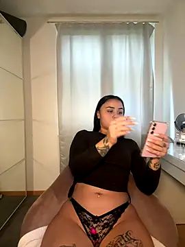 Snapshot of milabigassxoxo chatting on September 30, 12:22 pm milabigassxoxo online show from September 30, 12:22 pm