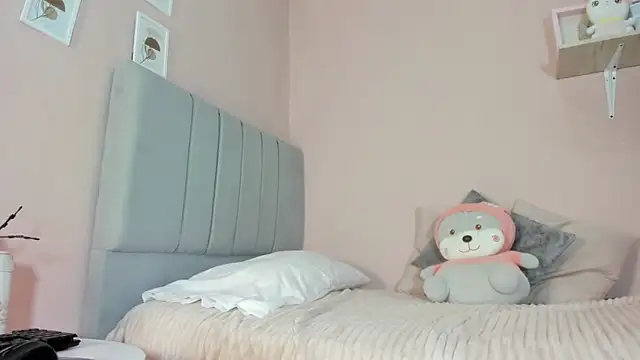 Snapshot of mary_cute9 chatting on October 8, 12:17 pm mary cute9 online show from October 8, 12:17 pm