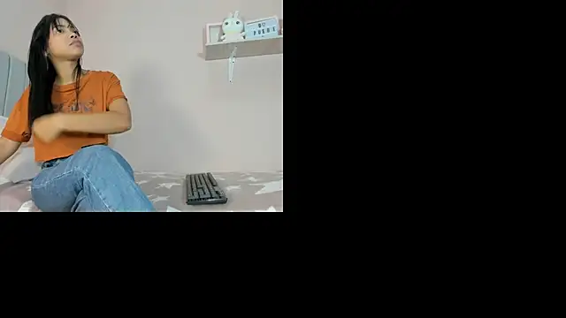 Snapshot of mary_cute9 chatting on October 16, 12:24 pm mary cute9 online show from October 16, 12:24 pm