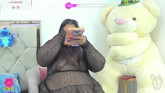 LunaaSweett online show from April 30, 8:38 pm