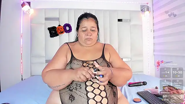 LunaaSweett online show from October 29, 8:41 pm