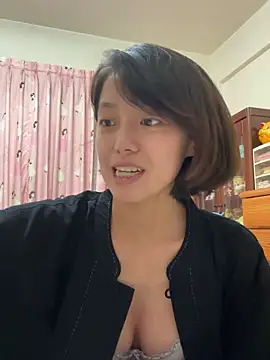 ladypaggy online show from April 3, 3:40 pm