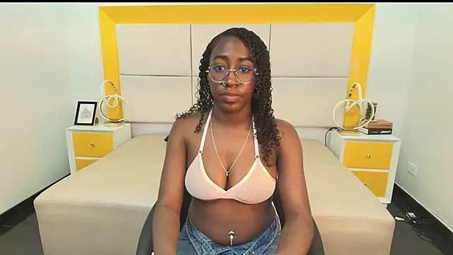 Qeen blackk online show from December 18, 8:34 pm