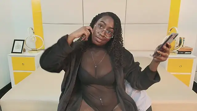 Snapshot of Qeen_blackk chatting on October 27, 8:21 pm Qeen blackk online show from October 27, 8:21 pm