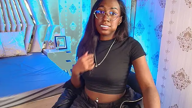 Snapshot of Qeen_blackk chatting on November 1, 9:41 pm Qeen blackk online show from November 1, 9:41 pm