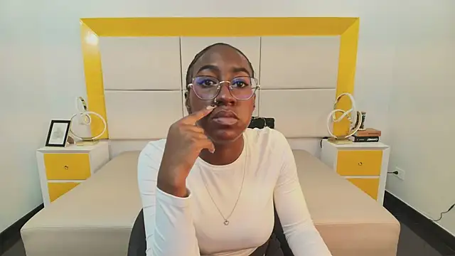 Snapshot of Qeen_blackk chatting on November 13, 8:02 pm Qeen blackk online show from November 13, 8:02 pm