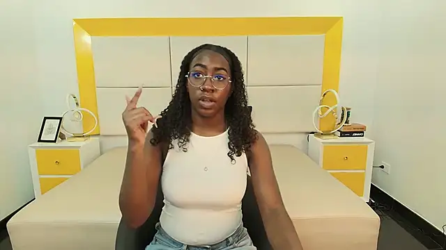 Snapshot of Qeen_blackk chatting on November 18, 7:06 pm Qeen blackk online show from November 18, 7:06 pm