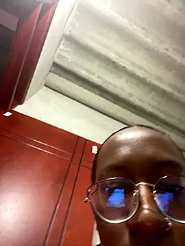 Snapshot of Qeen_blackk chatting on October 19, 10:01 pm Qeen blackk online show from October 19, 10:01 pm