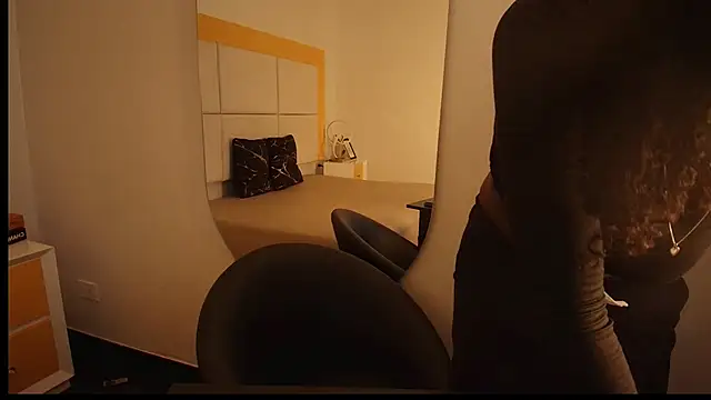 Qeen blackk online show from December 16, 9:30 pm