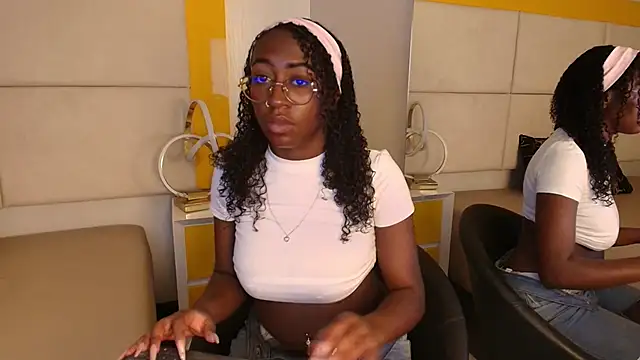 Snapshot of Qeen_blackk chatting on November 29, 7:25 pm Qeen blackk online show from November 29, 7:25 pm