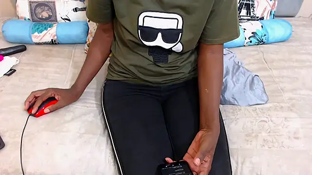 ChocolateClit online show from January 18, 5:05 pm