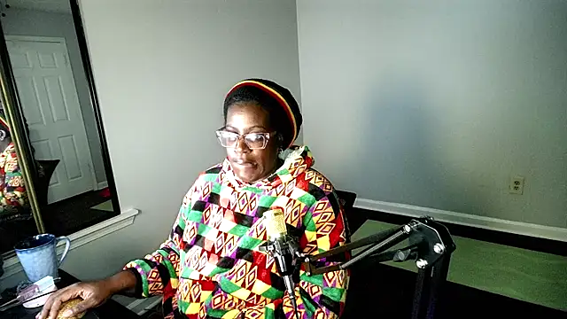 lovelyenigma365 online show from February 6, 11:56 pm