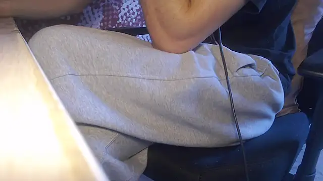 GreekDaddyNickOfficial online show from November 4, 8:18 am