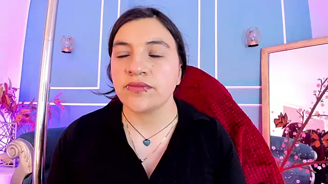 TaraTaylorr online show from April 29, 3:11 am