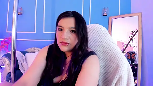 TaraTaylorr online show from April 14, 3:11 am