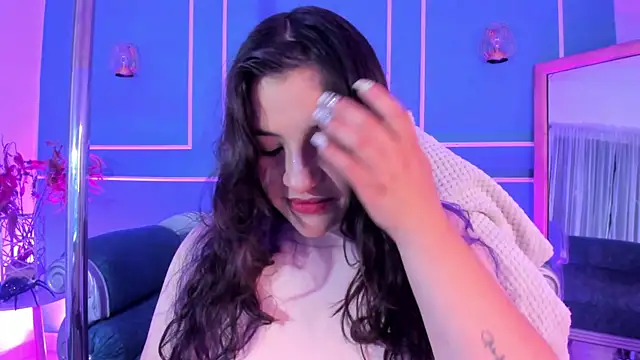 TaraTaylorr online show from December 19, 2:48 am