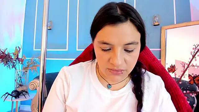 TaraTaylorr online show from April 19, 1:50 am