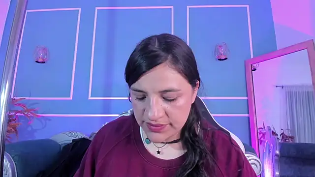 TaraTaylorr online show from November 4, 1:20 am