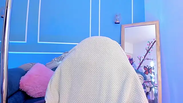 TaraTaylorr online show from April 6, 3:57 am