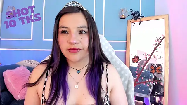 TaraTaylorr online show from May 6, 3:32 am