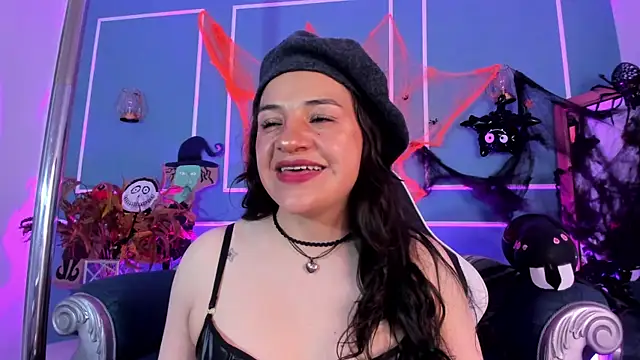 TaraTaylorr online show from October 28, 2:45 am