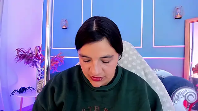 TaraTaylorr online show from May 12, 3:25 am
