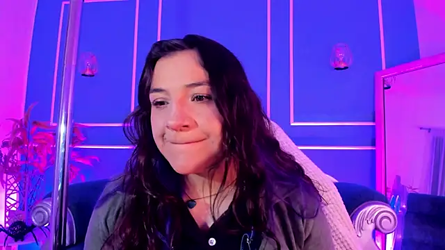 TaraTaylorr online show from December 23, 2:44 am