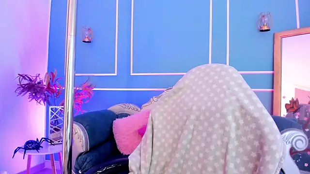 TaraTaylorr online show from May 15, 3:26 am