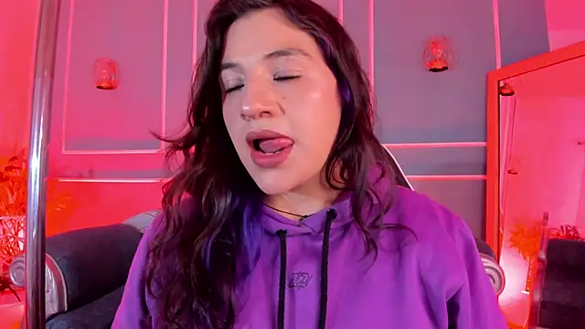 TaraTaylorr online show from December 4, 2:43 am